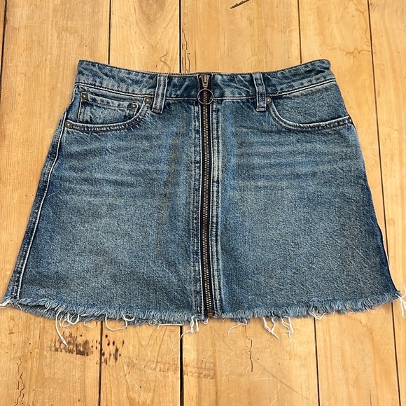 We the Free Free People Denim Frayed Mini Exposed Full Zipper, Circle Pull - Picture 1 of 12